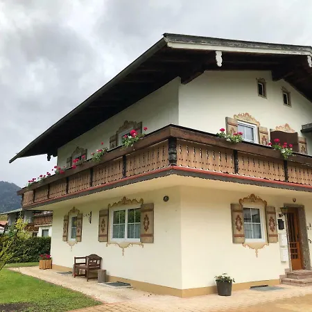 Haus Bergvagabund アパート *